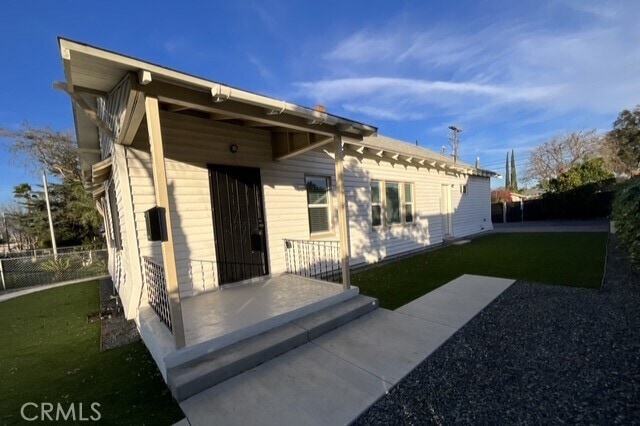 Photo - 405 Ramona Ave