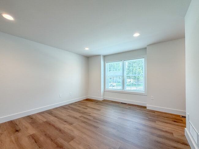 Photo - 271 Locust St