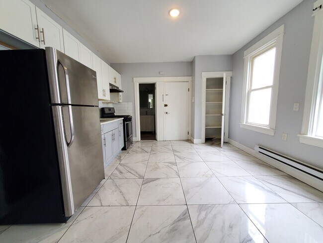 480 Kennedy 2R - 476 Kennedy Blvd Unit 2R