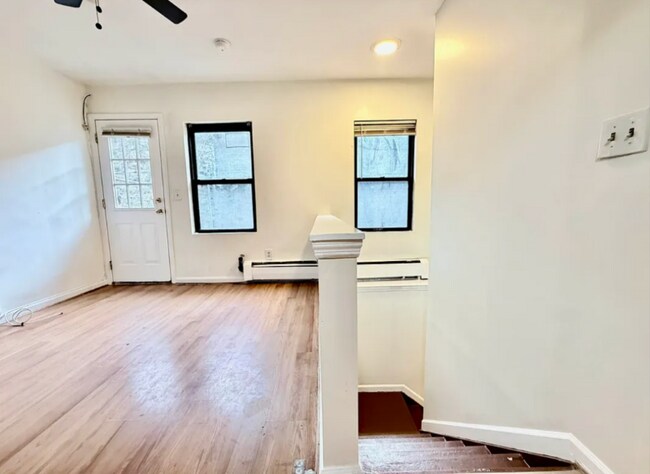 Photo - E.3rd E3rd St Unidad 2