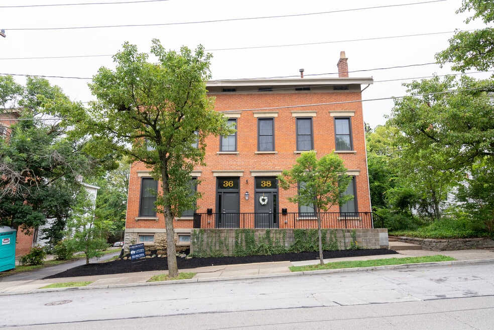 36-38 E Hollister St