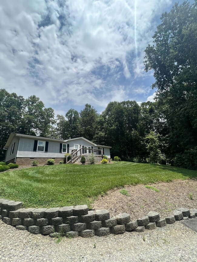 404 Holland Woods Dr