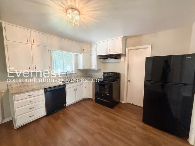 Photo - 9825 Maple Ln