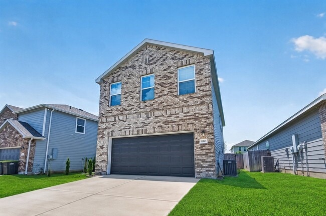 Photo - 654 Amesbury Rd