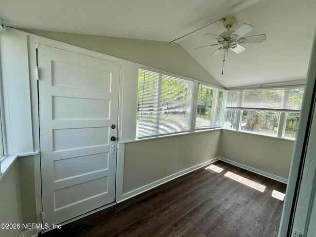 Photo - 3673 Randall St