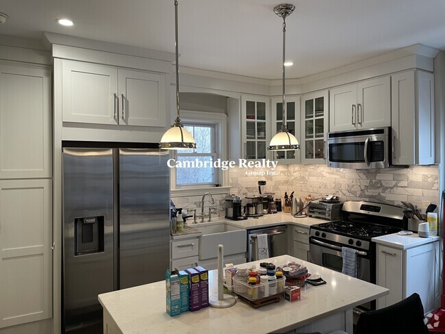 Building Photo - 49 Bristol St Unit 2T Rental