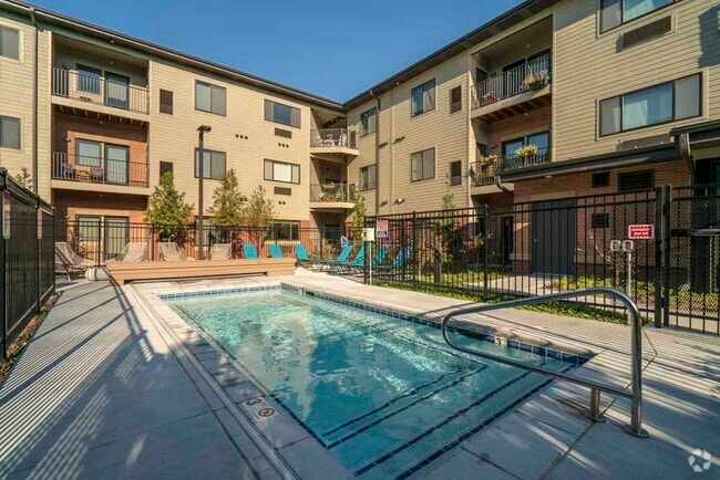 Dive into relaxation at our sparkling cocktail pool. - The Conrad Rental