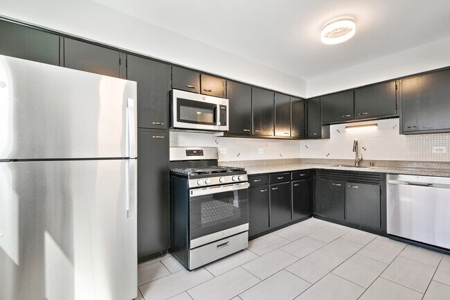 Photo - 2333 W Lunt Ave