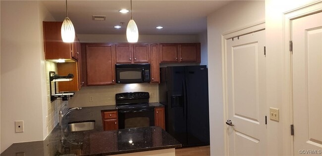 Photo - 230 N 6th St