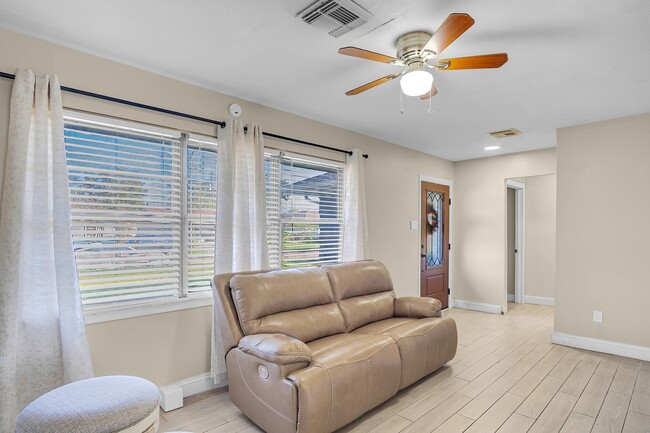 Photo - 3306 Earl St