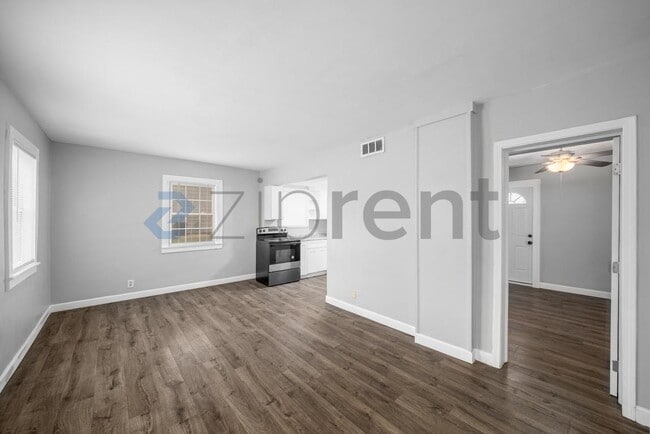 Photo - 633 Spring St