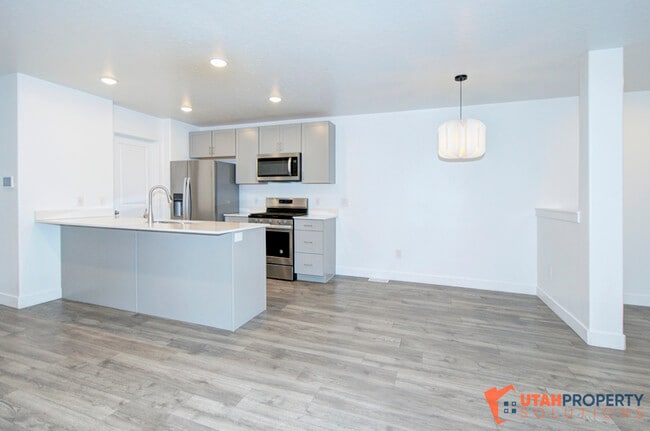 Photo - 763 N 3860 W