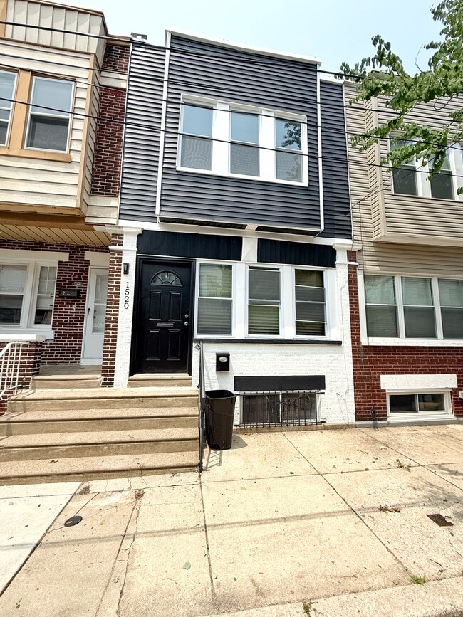 Photo - 1520 S Myrtlewood St