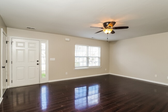 Photo - 106 Spring Dove Ln