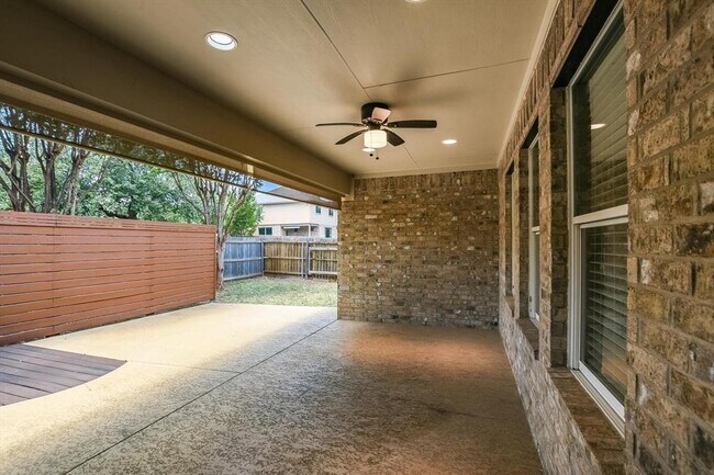 Photo - 401 King Eider Ln