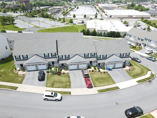 Photo - 639 Winding Ln