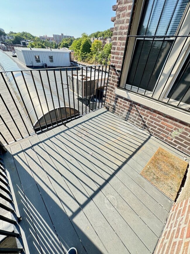 Photo - Brighton 4 Bed Available now - Only pay ha...