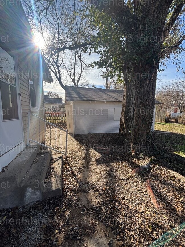 Photo - 2 bedroom 1 bath available NOW!