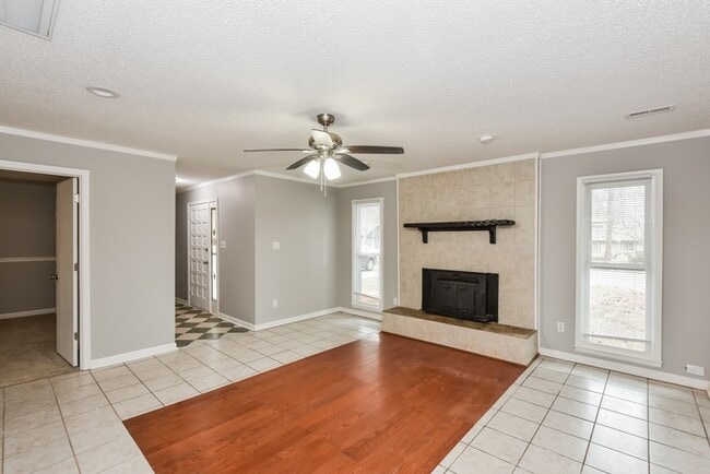 Photo - 619 Larry Dr