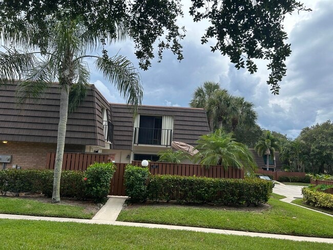 Building Photo - 1007 10th Ct