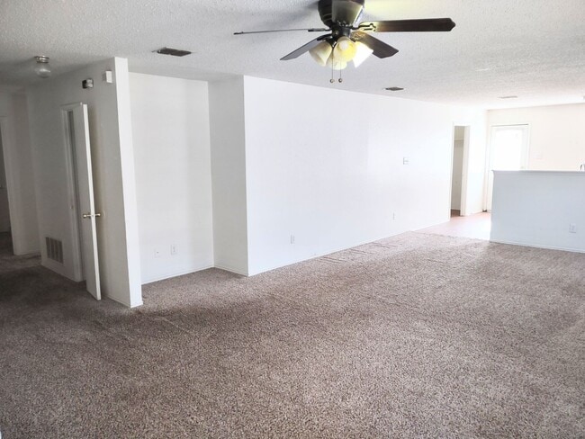 Photo - $1945  3 bedroom / 2 bath house in Quail Run in Sanger