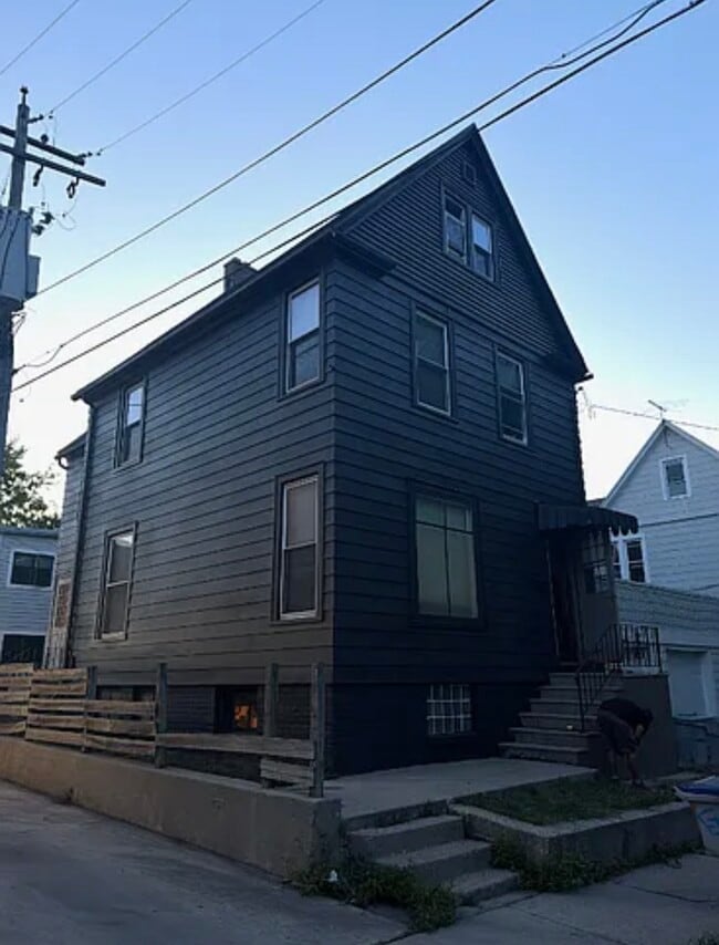 Building Photo - 1715 N Cass St Unit 2