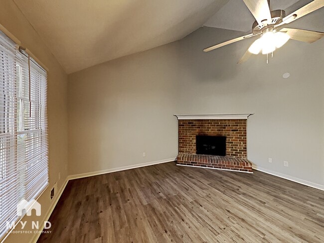 Photo - 1427 Hillside Pl SE