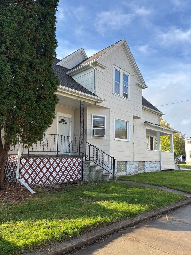 Photo - Large 5 bedroom / 2 bath home in central O...