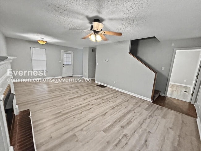 Photo - 1104 Oak Creek Trail