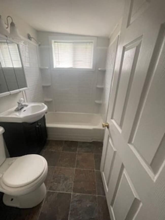 Photo - 2 bed 1 bath unit