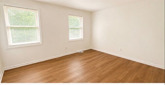 Photo - 451 Woodview Dr Unit 451