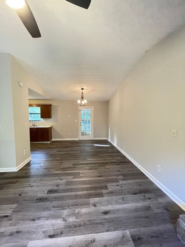 Photo - Updated 4 bedroom 2 bath home near in Dallas!
