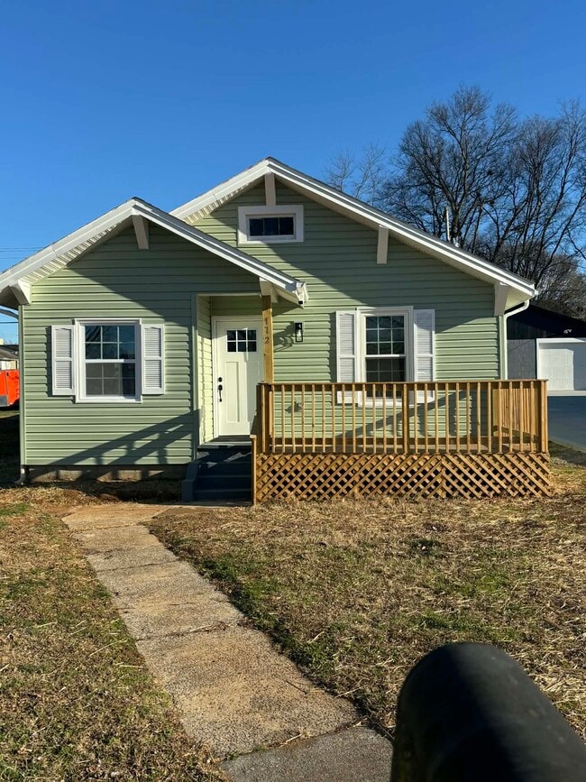 Building Photo - 172 E Bell St