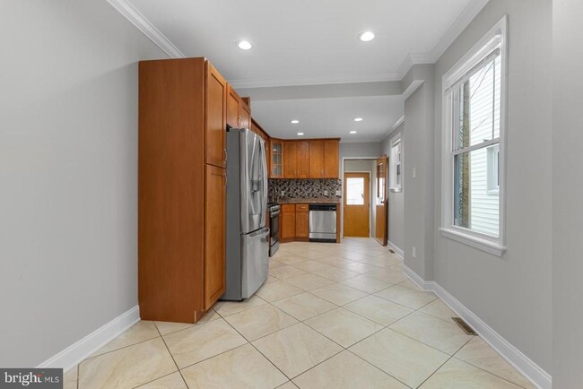 Photo - 2637 E Madison St