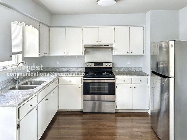 Photo - 141 Buckingham Cir