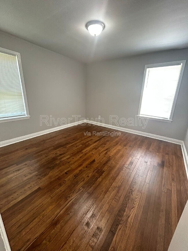 Photo - 1070 E Walthal Cir