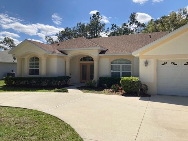 Building Photo - Luxurious 4/3/2 with circular driveway. Available after 06/10/26