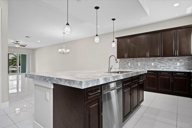 Photo - 7114 Edison Pl
