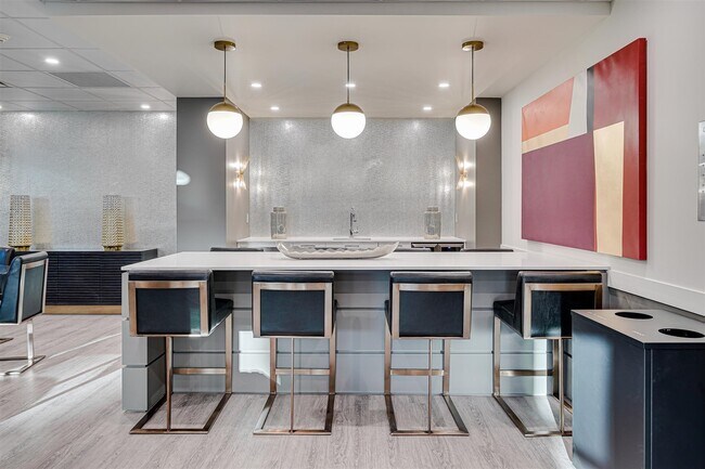 Photo - Dorchester Tower