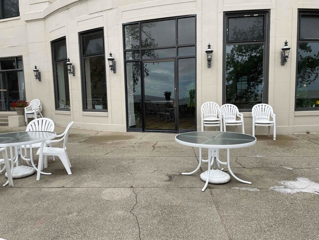 Photo - 1205 W Sherwin Ave