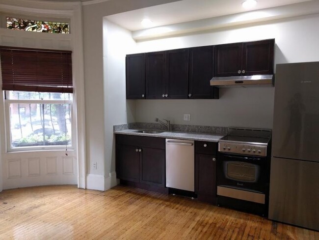 Photo - 259 Beacon St Unidad #12 Rental