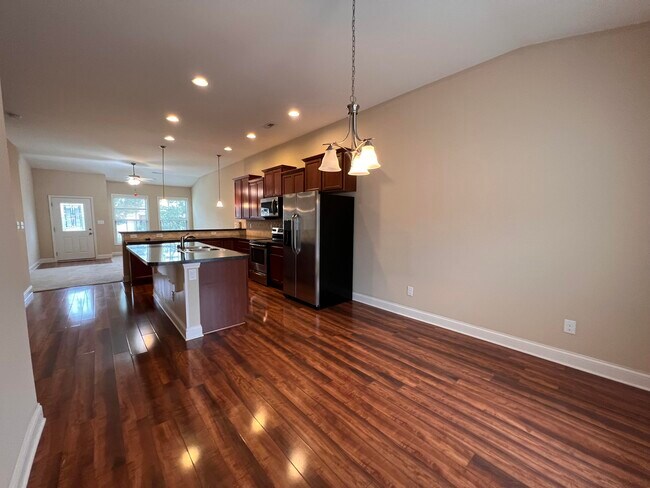 Photo - 1014 Sugarbush Trail