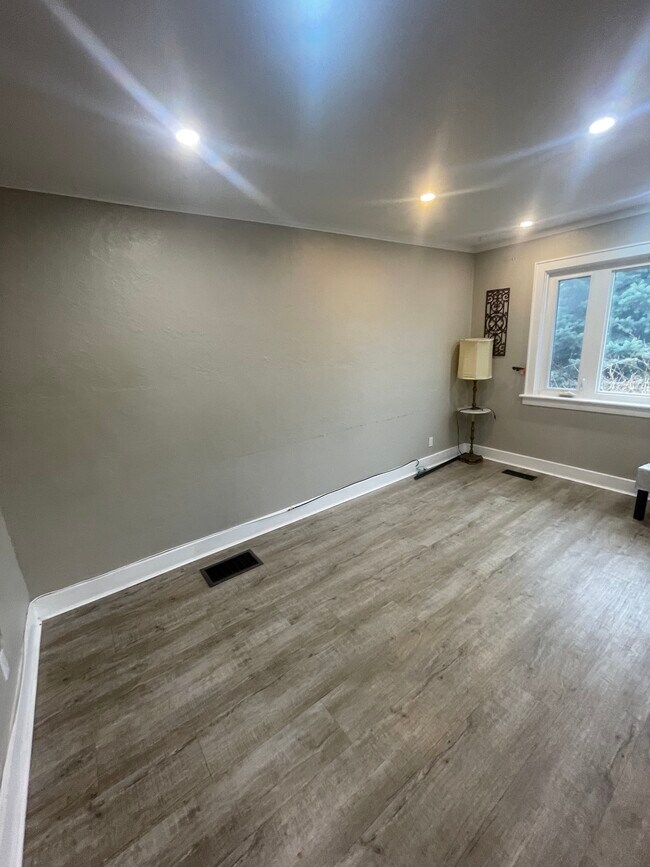 Photo - 134 Bridgeport Rd E