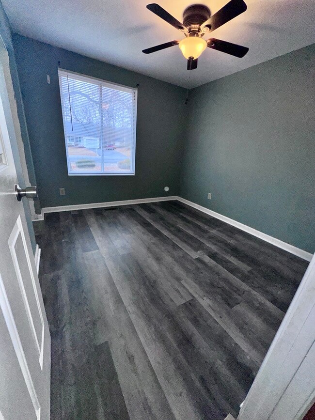 Building Photo - 10612 Holleybrooke Dr Unit 3A