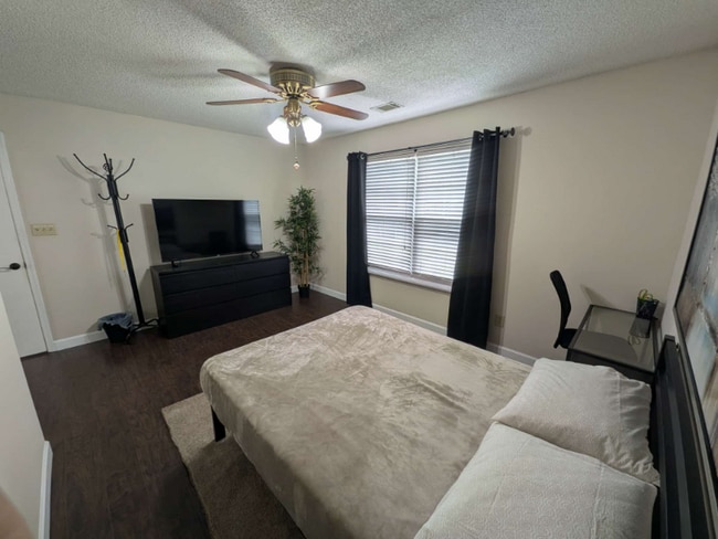 Photo - 132 Sussex Dr