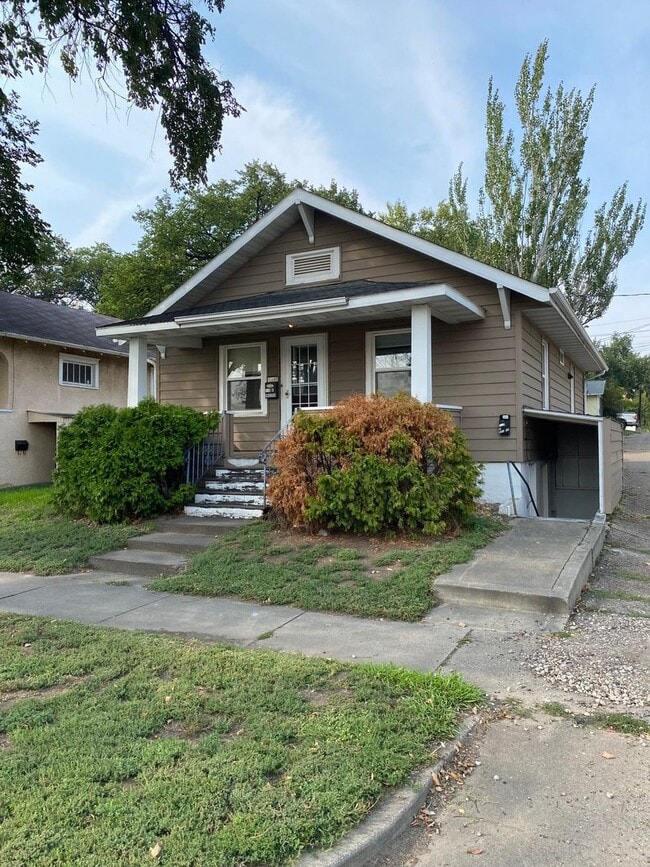 Building Photo - 110 E Rosser Ave Unit Lower Level