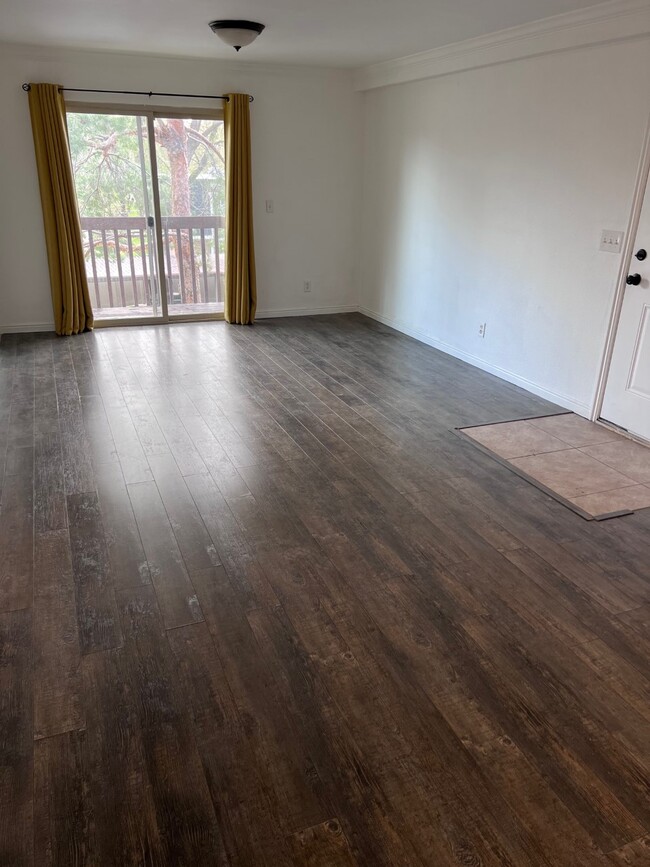 Living Room - 5760 S 900 E Unidad 10 Rental