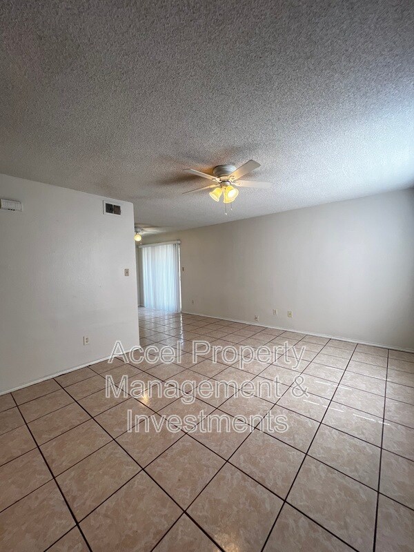 Photo - 2133 Kerria Ave Unit 4