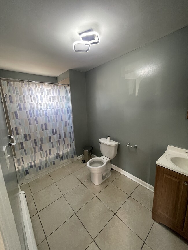 Bathroom - 377 S 10th St Unit 2