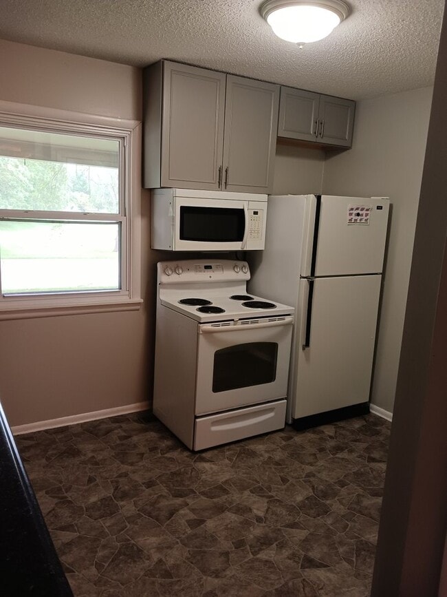 Photo - Well-Maintained 3 Bedroom / 2 Bath Ranch Home